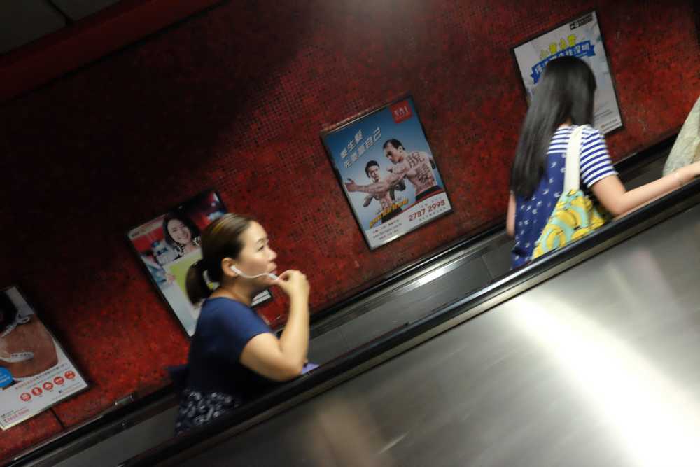 hong kong mtr escalator